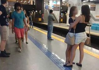 The Reason This Picture Of Two Women Hugging Has Gone Viral Is Pretty Fantastic