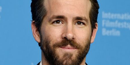 People are reacting hilariously to Ryan Reynolds’ face in a photo with Taylor and Tom