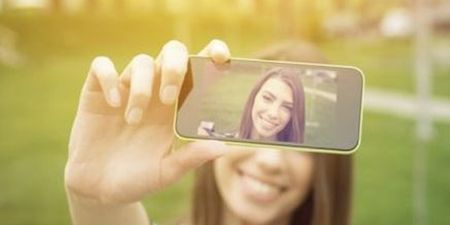 Want To Take The Perfect Selfie On Your iPhone? You’ll Love This Trick!