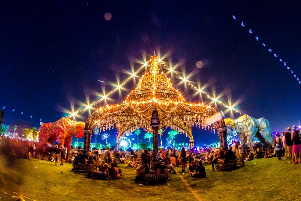 Kinds of celebrations. Коачелла фестиваль. Coachella Festival installations. Spectacular.