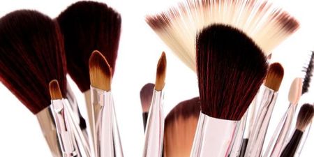 This Tip To Clean Your Makeup Brushes In Seconds Is A Life Saver