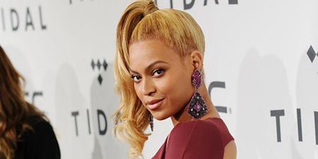 Beyoncé Tells Stylist to “Stop It” on Red Carpet at Event in New York