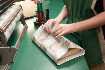 Sh*te at Wrapping Gifts? This Hack Apparently Makes It Easier