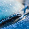This simple trick will help you to defrost your windshield in seconds