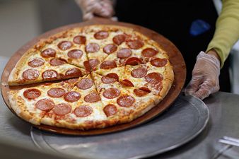 This genius bagged a free lift home and a pizza