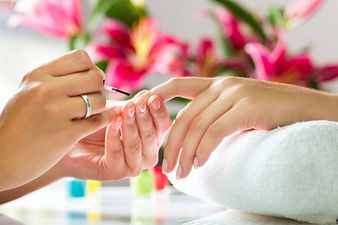 This woman’s ’round’ manicure is the worst we’ve ever seen