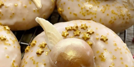 These butterbeer doughnuts have a golden snitch inside them and just look