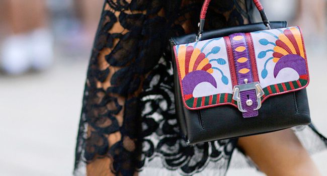 7 beauty essentials you should always keep in your handbag