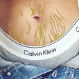 This woman turned her stretch marks into art with glitter and it’s beautiful