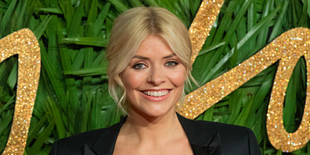 Holly Willoughby is wearing a gorgeous €50 Topshop shirt today