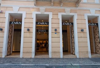 Zara has another must-have blazer and we adore it