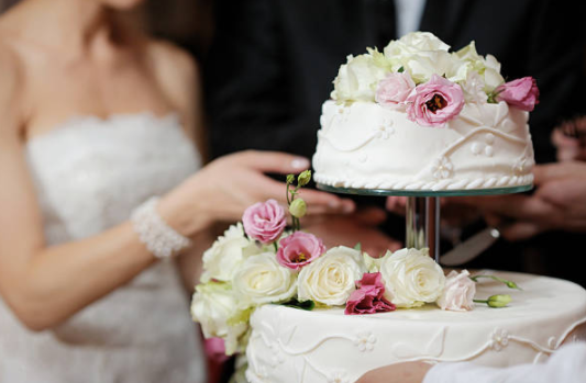 wedding cake cut
