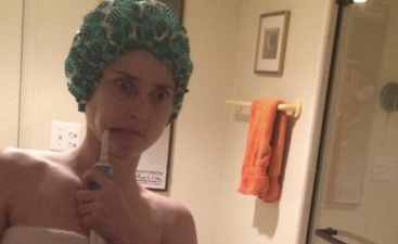 This woman’s Tinder photo has sparked a huge debate for a hilarious reason