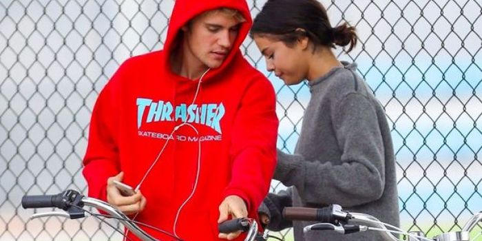 Hailey Baldwin's old tweet about Justin and Selena has resurfaced and its awks