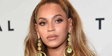 Beyoncé just revealed a brand new hair colour, and we are totally OBSESSED