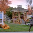 This Gilmore Girls fan got engaged on the ACTUAL Stars Hollow gazebo
