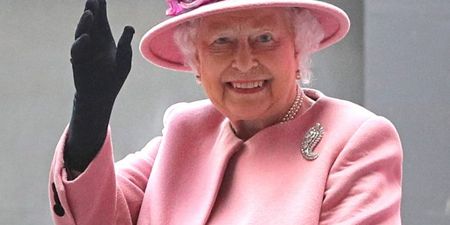 The Queen uses a special machine to wave when her arm gets tired and lol