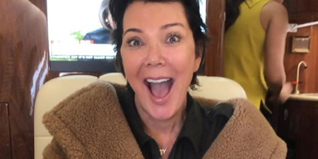 This Irish blogger photobombed Kris Jenner last night and the pic is absolutely GAS