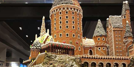 You NEED to see this Hogwarts-inspired gingerbread house right now
