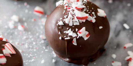 These 4-ingredient Oreo peppermint truffles are an easy treat to whip up