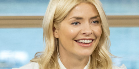 Holly Willoughby looked like a real life Disney princess on last night’s Dancing On Ice