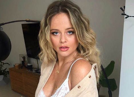 Emily Atack looked phenomenal at the NTAs last night... and she had her pick of the boys