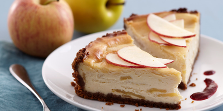 This super sweet apple cheesecake is the perfect dessert and it’s SO easy to make