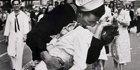 ‘Kissing sailor’ George Mendonsa passes away aged 95