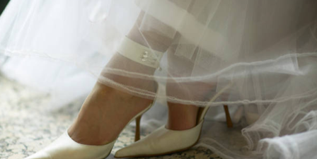 Bride finds emotional message from her dying mum on her wedding shoes