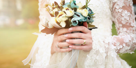 Bride refuses to pay florist for her wedding flowers and things got VERY heated