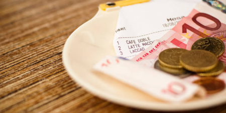 How much do you tip when you go to a restaurant or hairdresser?