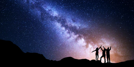 You only have 8 days left to WIN a breathtaking stargazing trip for you and your mates