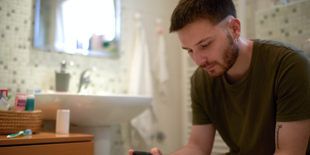 Study finds dads spend 7 hours a year in the bathroom – hiding from their families