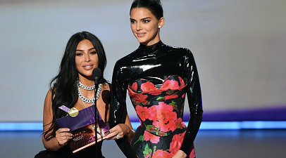 Kim Kardashian and Kendall Jenner get laughed at during awkward Emmy’s speech