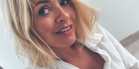 Holly Willoughby is wearing the perfect Saturday night dress and we are just obsessed