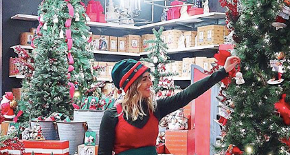 Blogger recreates scenes from beloved Christmas movies and they are beyond perfect