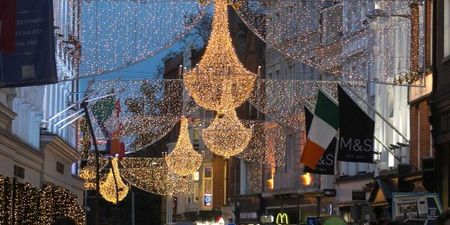 Singing crowds gather on Grafton Street amid Level 5 restrictions