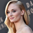 Sophie Turner: “If I can wear a mask to give birth, then you can wear a mask at Walmart”
