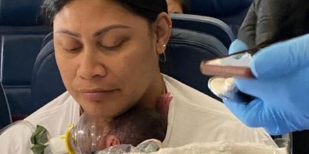 Woman had “no idea” she was pregnant, gives birth on flight and goes viral on TikTok