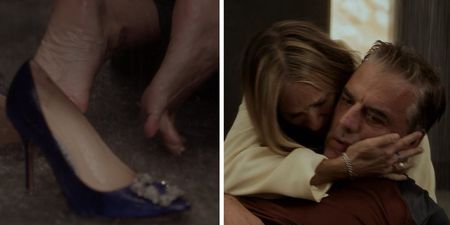 Yes, Carrie was wearing the Manolos during that death scene