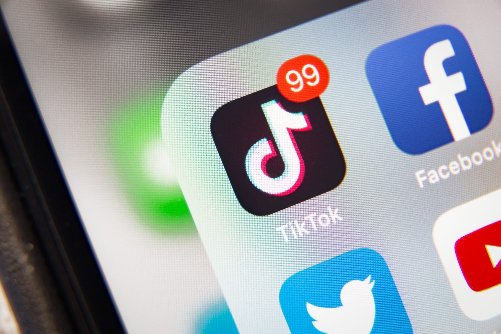 Ubiquitous 'professional TikTok watching' job pays $50 an hour