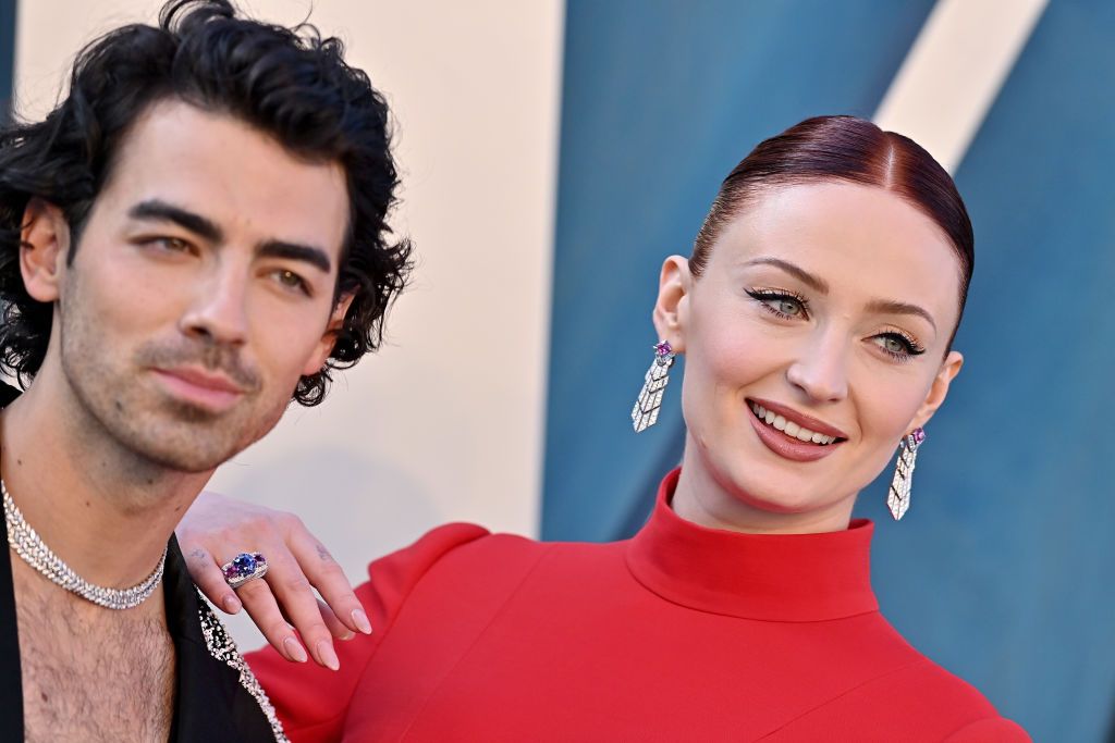 Sophie Turner 'keeping her options open' after kissing aristocrat: report