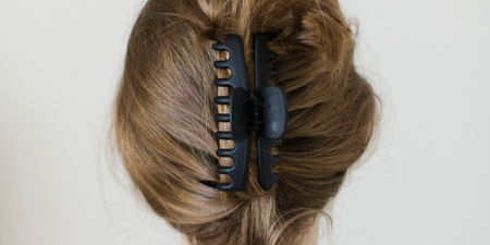 Warning issued to women who wear claw clips when driving