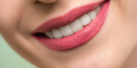 Shoppers are raving about the teeth whitening kit that gives ‘instant results’